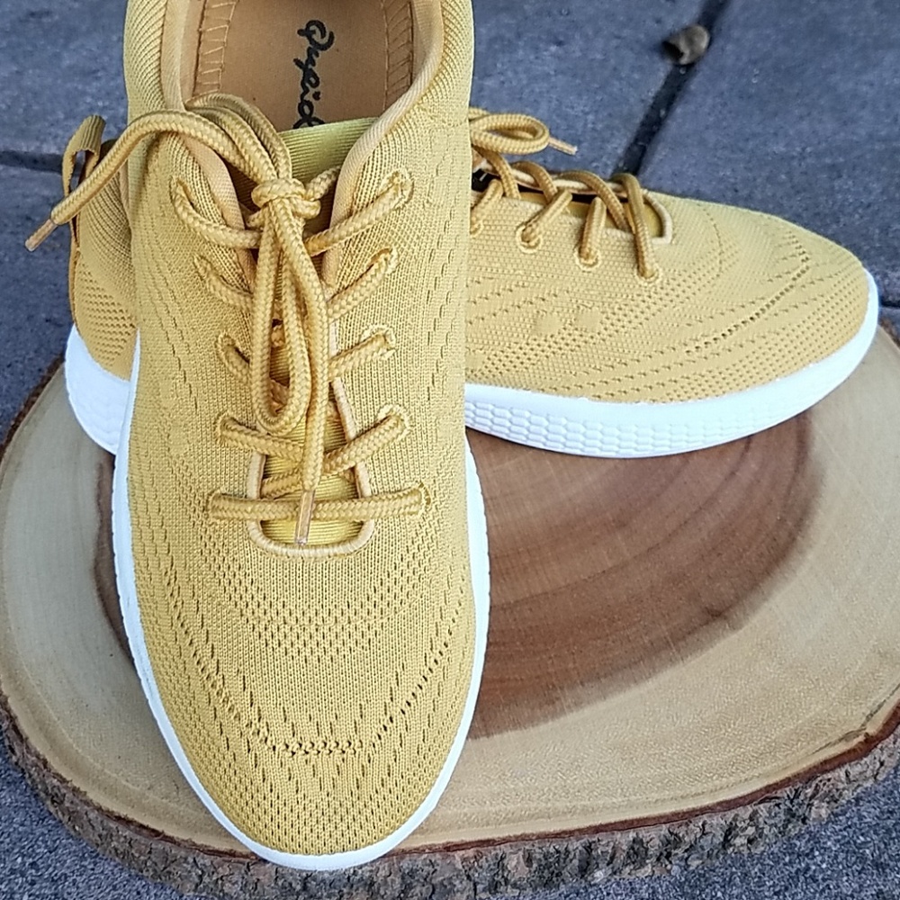 Qupid SNEAKERS Sz 9 EUC Mustard Color